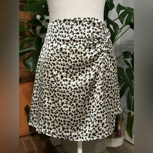 🛍️Jopna Super cute mini skirt Size M excellent condition